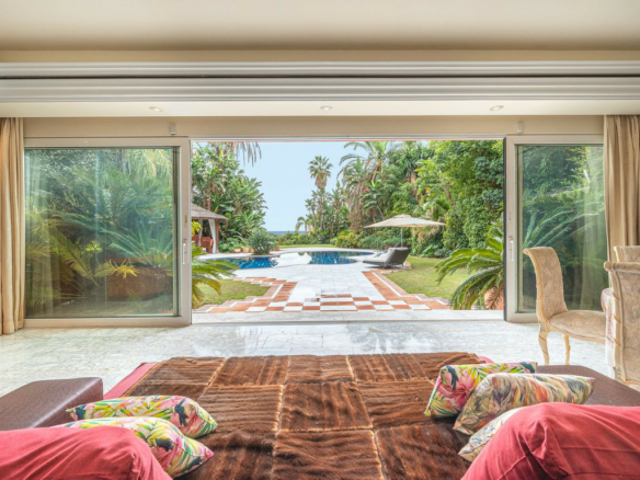 Golden Mile – Villa to Reform – Sea Views