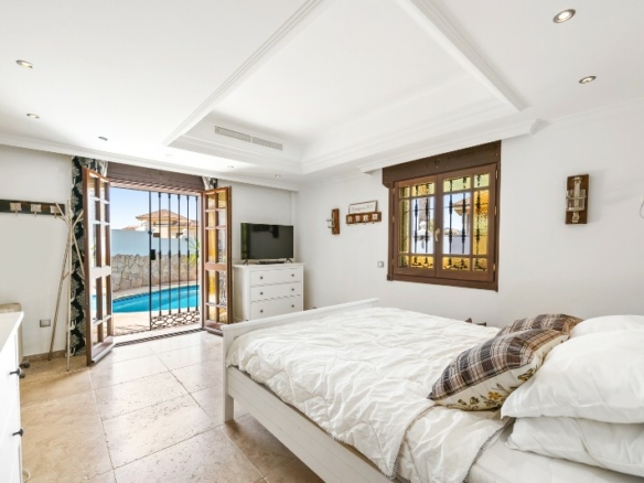 Nueva Andalucia – 3B Corner Townhouse  – West facing