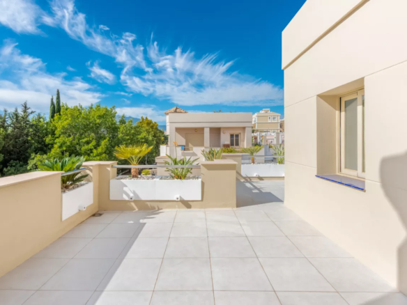 Nueva Andalucia – 2B Penthouse – Central – Key ready