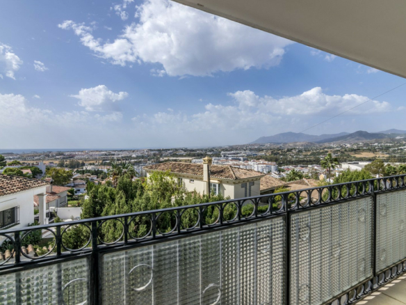Nueva Andalucia – 4B Hilltop Villa – West Facing