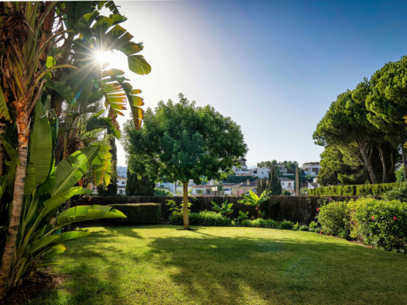 Nueva Andalucia  – 4B Modern villa – Central