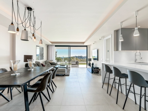 Nueva Andalucia – 3B Garden Apt.  – Seaviews