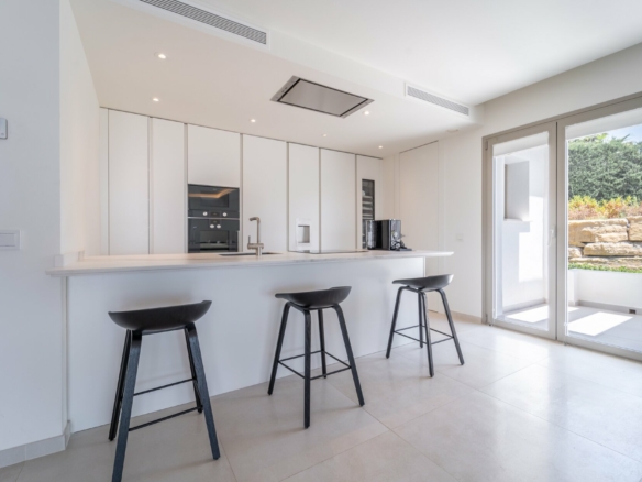 Nueva Andalucia – 3B Apt. – Sea Views  – Gated -Gym
