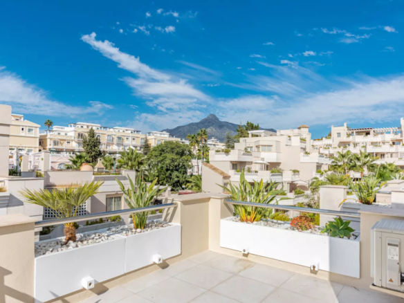 Nueva Andalucia – 2B Penthouse – Central – Key ready