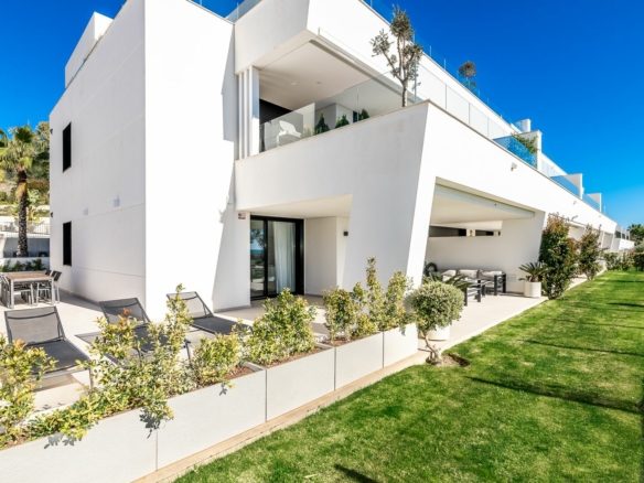 Nueva Andalucia – 3B Garden Apt.  – Seaviews