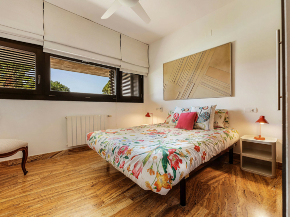 Nueva Andalucia  – 4B Modern villa – Central