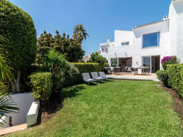 Reserved – Nueva Andalucia –  Nice 3B Townhouse – Central