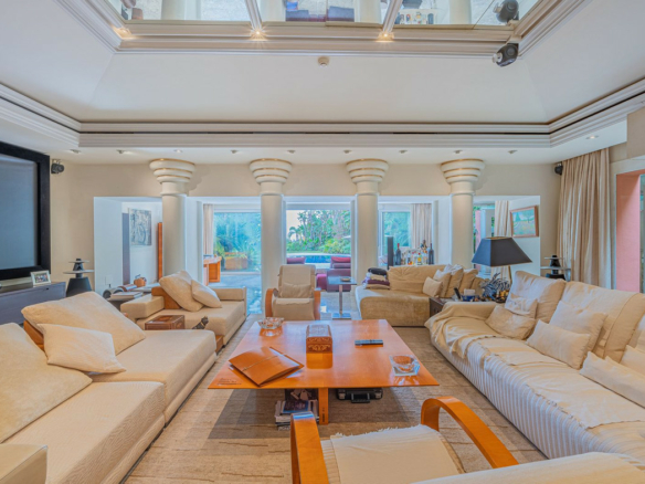 Golden Mile – Villa to Reform – Sea Views