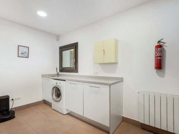 Nueva Andalucia  – 4B Modern villa – Central