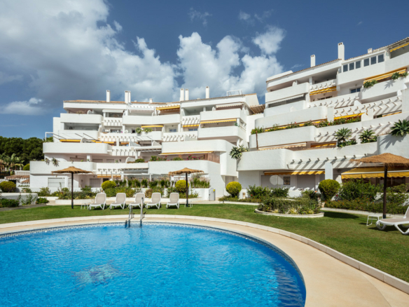 Nueva Andalucia  – 3B Penthouse – Sea Views