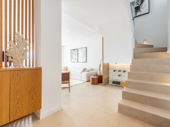 Nueva Andalucia – Reformed 3B Penthouse – Sea Views