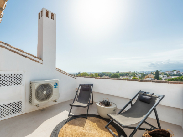 Nueva Andalucia – Reformed 3B Penthouse – Sea Views