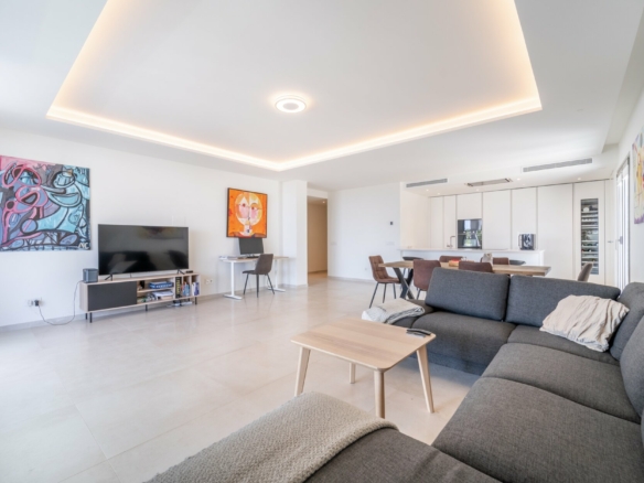 Nueva Andalucia – 3B Apt. – Sea Views  – Gated -Gym