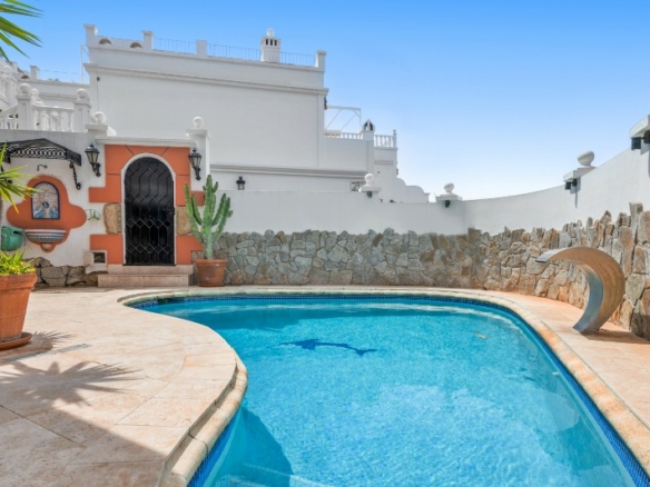 Nueva Andalucia – 3B Corner Townhouse  – West facing