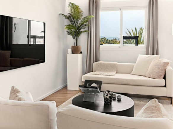 Nueva Andalucia – Nice 3B Penthouse – East facing