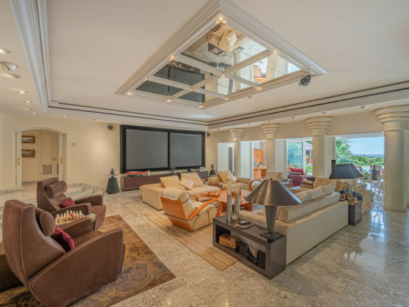 Golden Mile – Villa to Reform – Sea Views