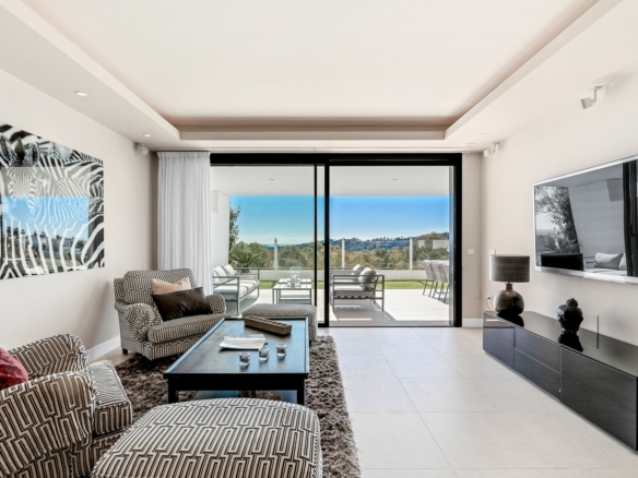 Nueva Andalucia – 3B Garden Apt.  – Seaviews