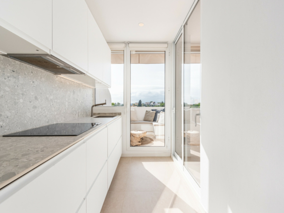 Nueva Andalucia – Reformed 3B Penthouse – Sea Views