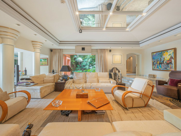 Golden Mile – Villa to Reform – Sea Views