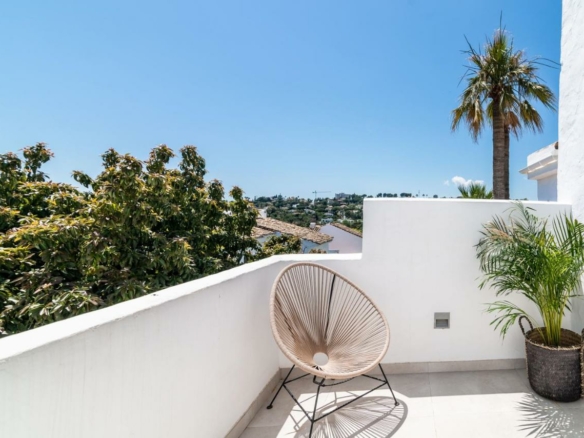 Reserved – Nueva Andalucia –  Nice 3B Townhouse – Central