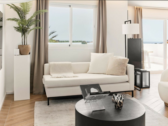 Nueva Andalucia – Nice 3B Penthouse – East facing