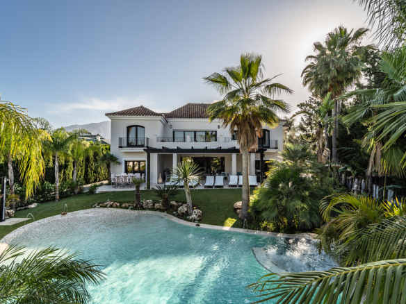 Nueva Andalucia – 4B Villa – South West facing