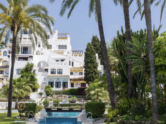 Nueva Andalucia – 3B Apt – Sea Views – Central