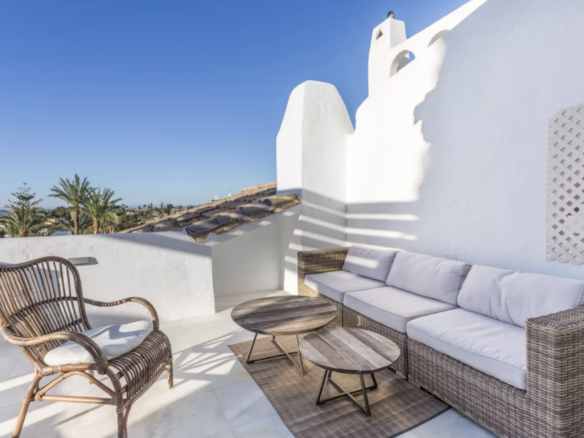 Nueva Andalucia – 3B Apt – Sea Views – Central