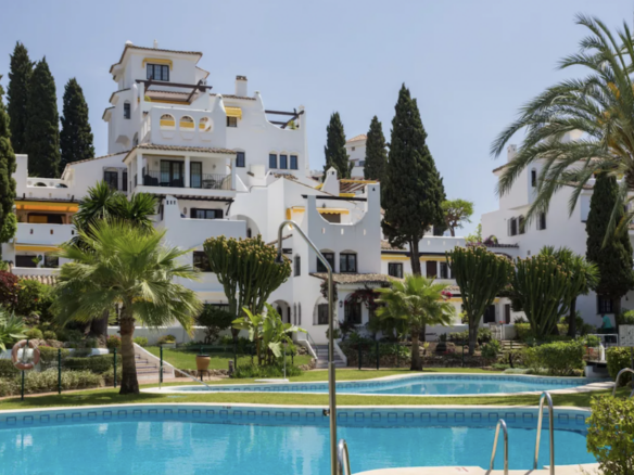 Nueva Andalucia – 3B Apt – Sea Views – Central