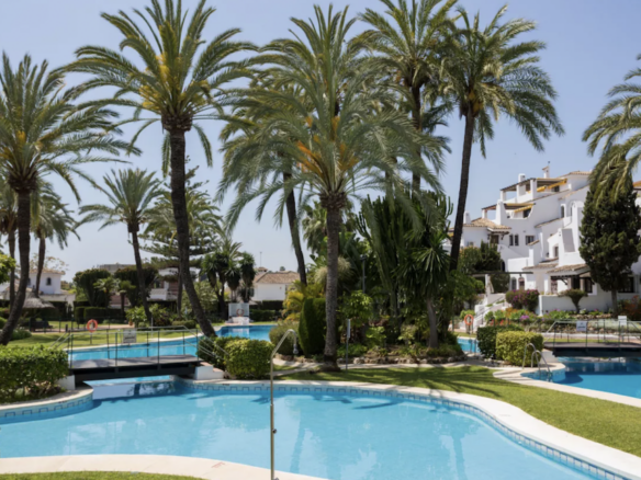 Nueva Andalucia – 3B Apt – Sea Views – Central