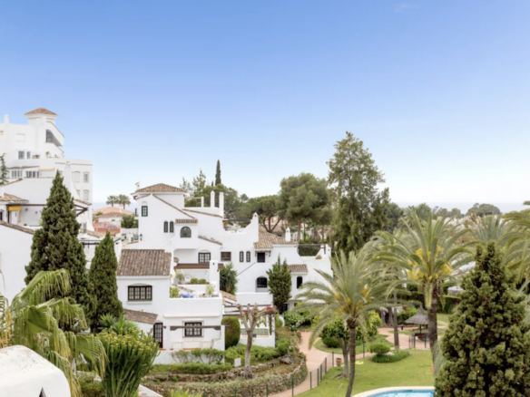 Nueva Andalucia – 3B Apt – Sea Views – Central
