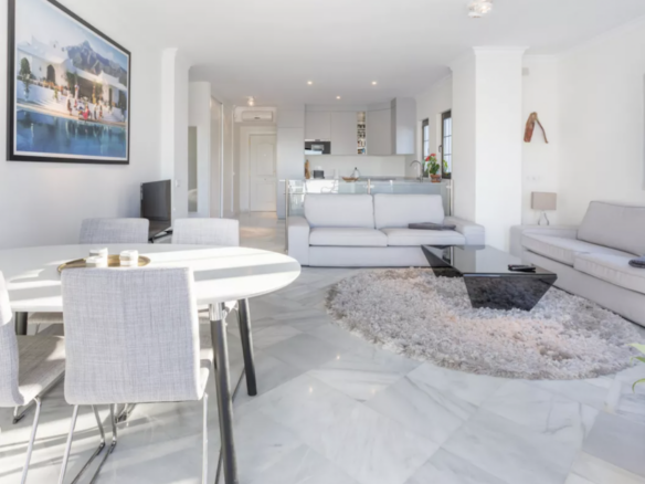 Nueva Andalucia – 3B Apt – Sea Views – Central