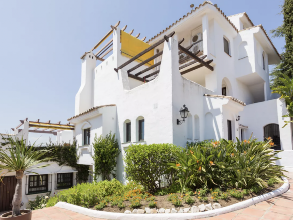 Nueva Andalucia – 3B Apt – Sea Views – Central