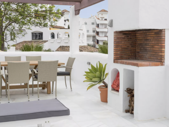 Nueva Andalucia – 3B Apt – Sea Views – Central