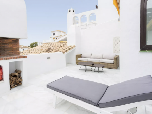 Nueva Andalucia – 3B Apt – Sea Views – Central