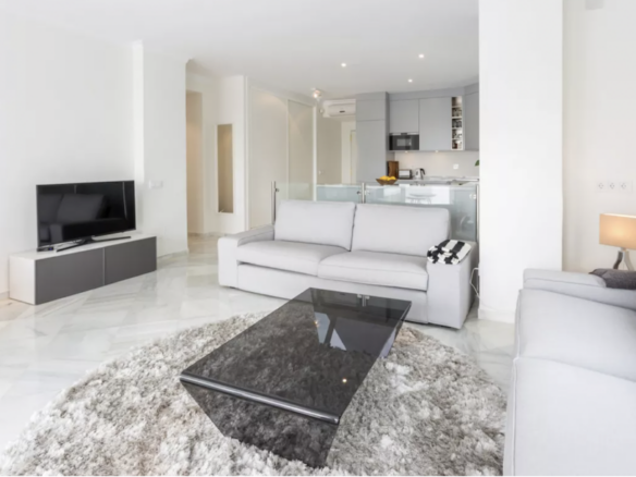 Nueva Andalucia – 3B Apt – Sea Views – Central