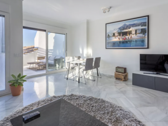 Nueva Andalucia – 3B Apt – Sea Views – Central