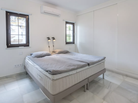 Nueva Andalucia – 3B Apt – Sea Views – Central