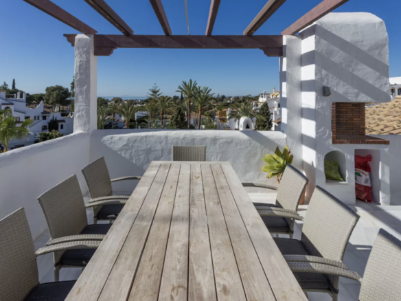 Nueva Andalucia – 3B Apt – Sea Views – Central