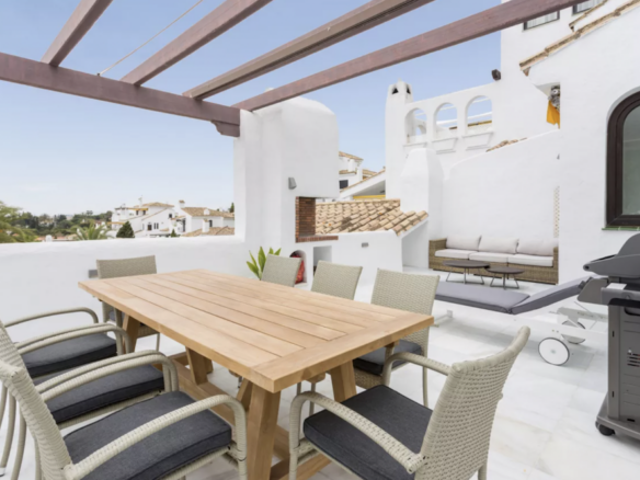 Nueva Andalucia – 3B Apt – Sea Views – Central