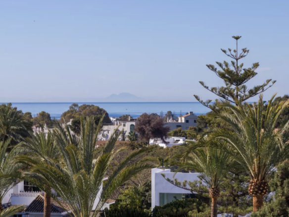 Nueva Andalucia – 3B Apt – Sea Views – Central