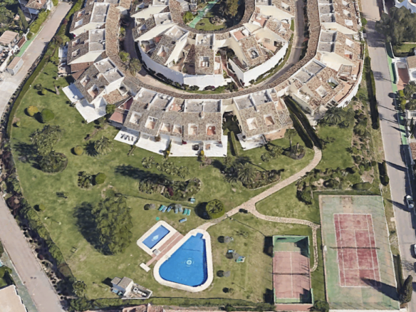 Nueva Andalucia  –  4B Townhouse – Panoramic Views -Paddle/Tennis