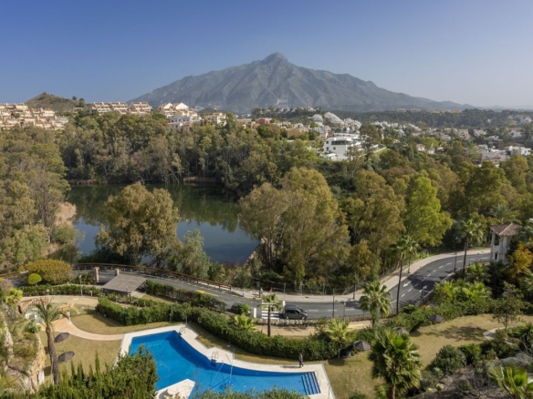 Nueva Andalucia  – 3B Penthouse (344m2 ) – Panoramic Views
