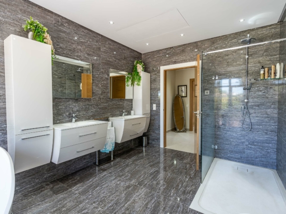 Los Flamingos – 4B Classic Villa – Gated – Sea Views