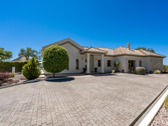 Los Flamingos – 4B Classic Villa – Gated – Sea Views
