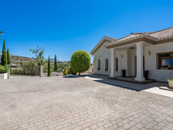 Los Flamingos – 4B Classic Villa – Gated – Sea Views