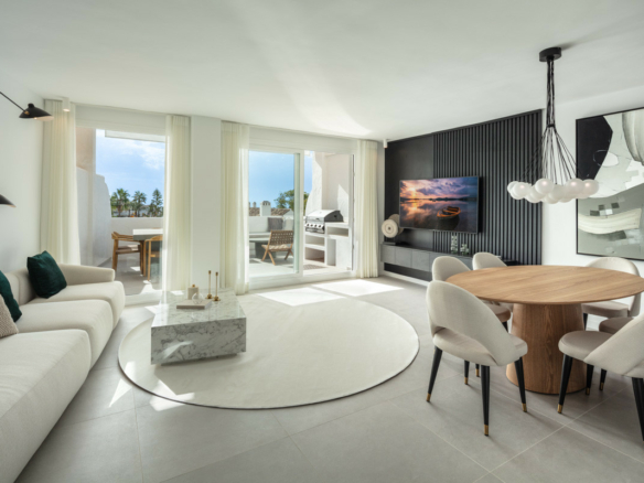 Nueva Andalucia – Reformed 3B Penthouse – Sea Views