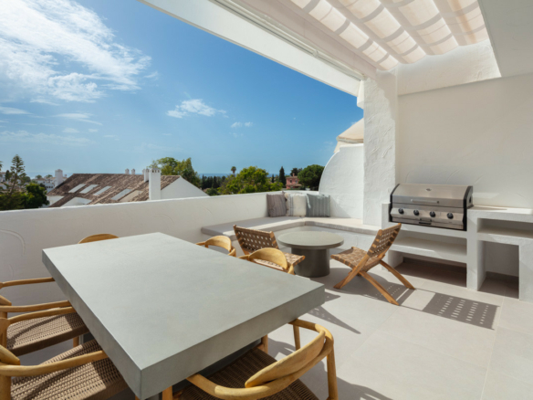 Nueva Andalucia  – 3B Penthouse – Sea Views