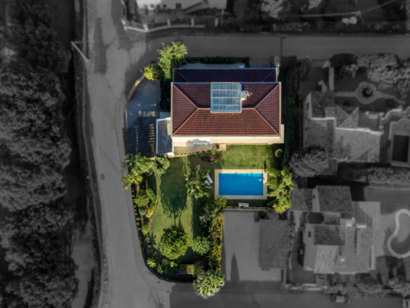 Nueva Andalucia  – 4B Modern villa – Central
