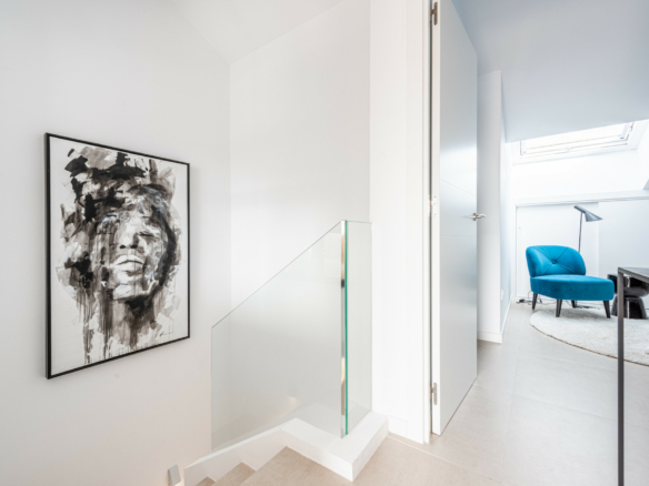 Nueva Andalucia – Reformed 3B Penthouse – Sea Views